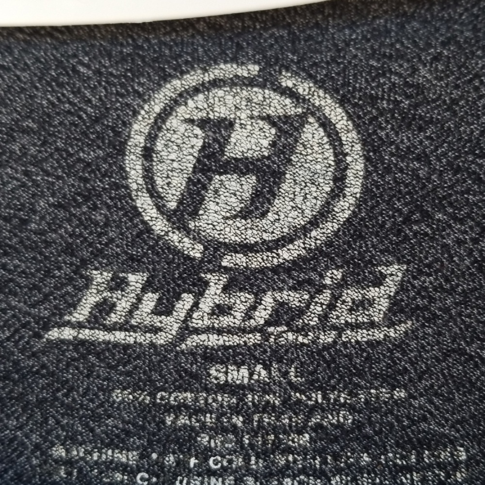 3/$25 Hybrid tee boys size small - Picture 2 of 3